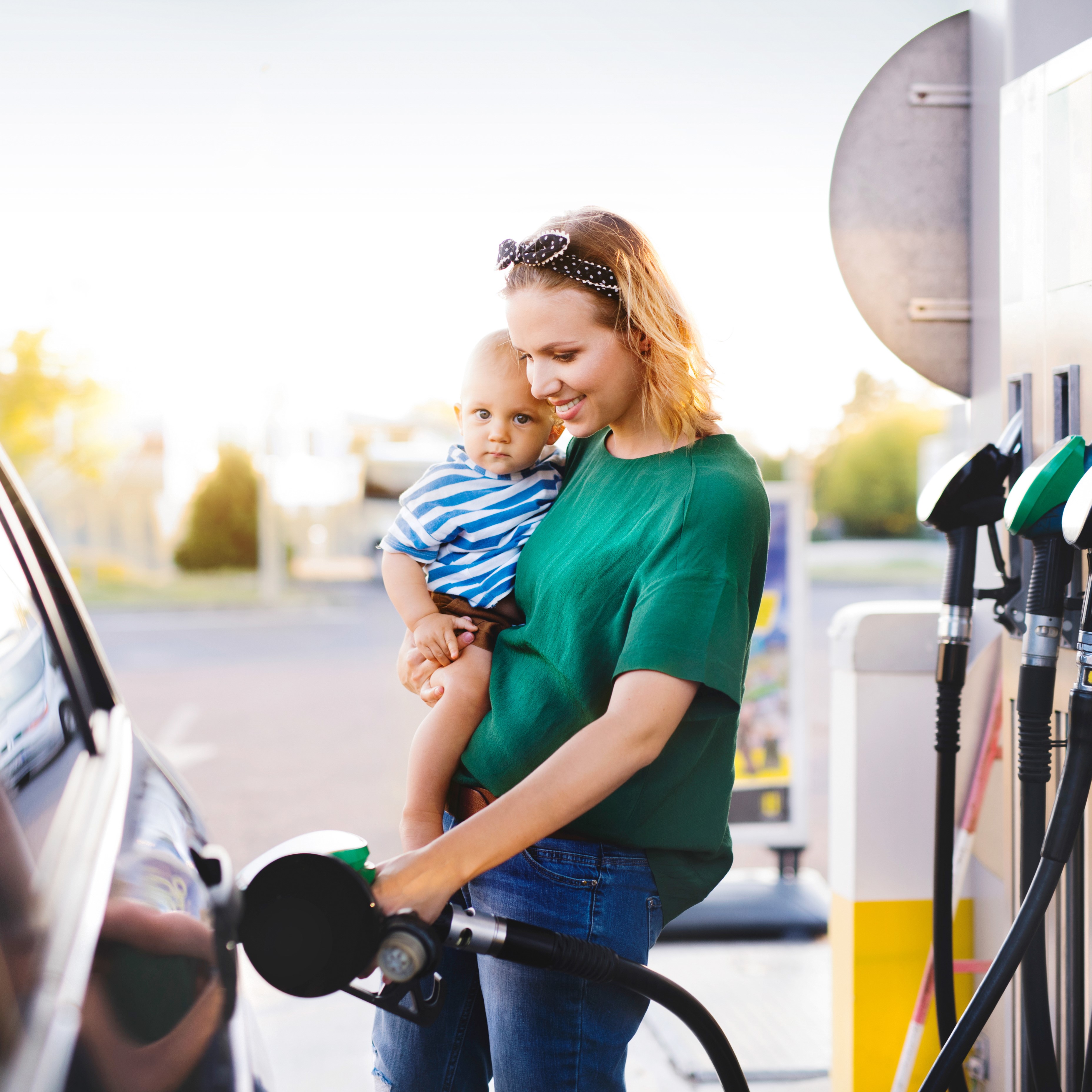 Pump prices stay low, matching summer of 2021