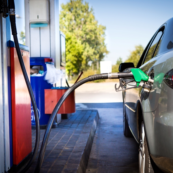 Oil prices drop slightly, gas prices plateau after last week’s jump